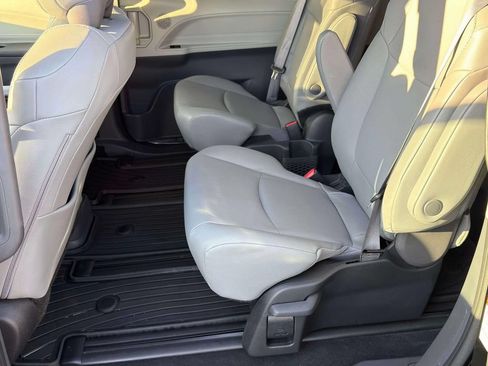 Used 2024 Toyota Sienna XLE w/ XLE Plus Package FWD image 29
