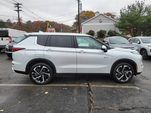 New 2025 Mitsubishi Outlander SE image 6