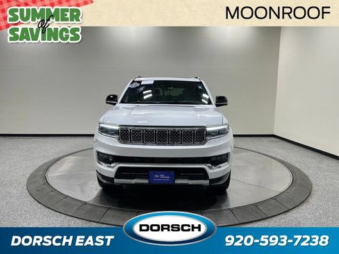 Used 2023 Jeep Grand Wagoneer Series III AWD/4WD image 3