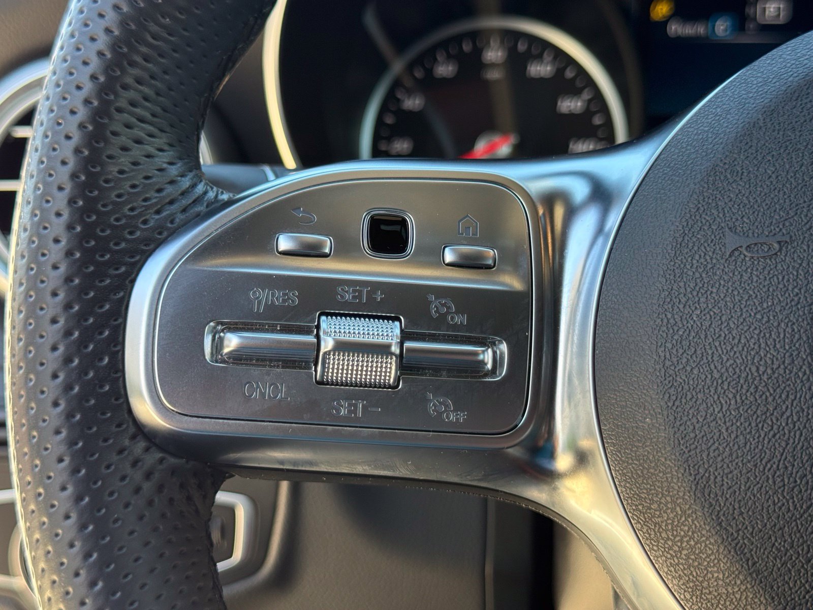Used 2022 Mercedes-Benz GLC 300 4MATIC Coupe image 32