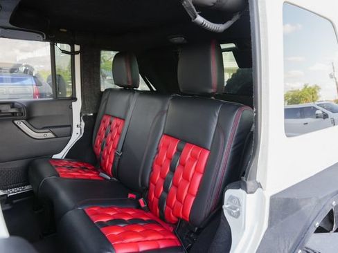 Used 2016 Jeep Wrangler Unlimited Rubicon w/ Connectivity Group AWD/4WD image 42