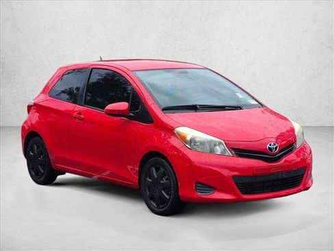 Used 2014 Toyota Yaris L FWD image 3