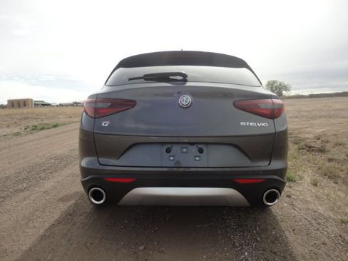 Used 2018 Alfa Romeo Stelvio AWD image 6
