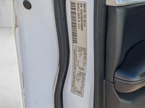 Used 2023 Jeep Grand Cherokee Limited image 25