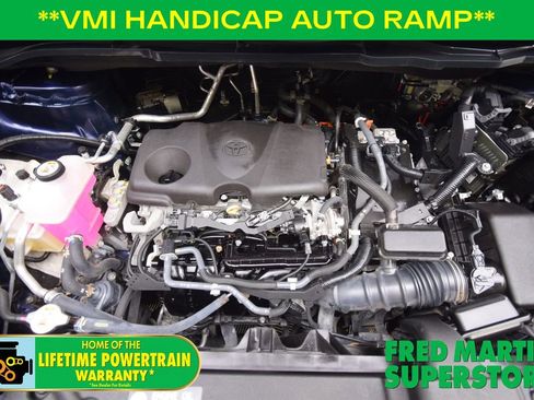 Used 2022 Toyota Sienna XLE image 39