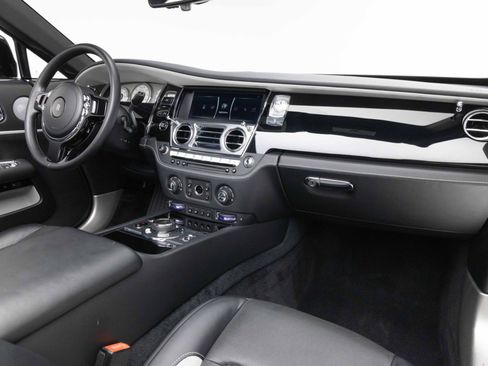 Used 2019 Rolls-Royce Dawn RWD image 2