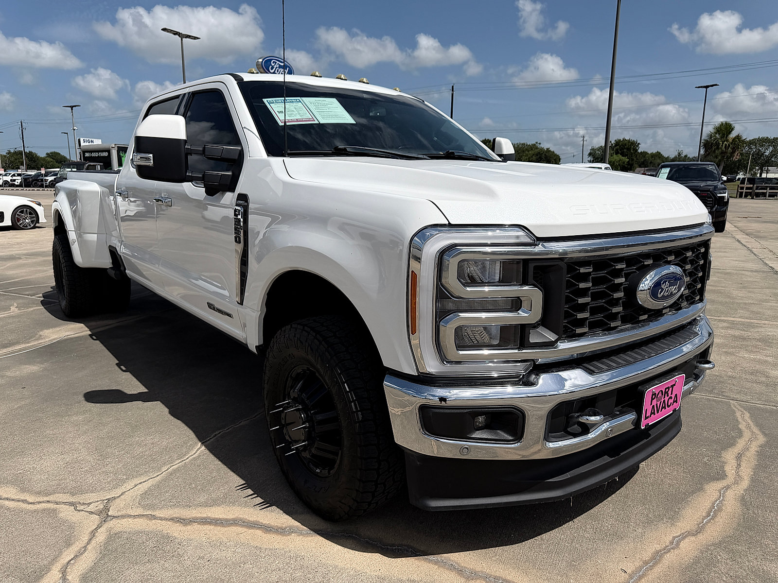 Used 2023 Ford F350 Lariat w/ Lariat Ultimate Package AWD/4WD image 9