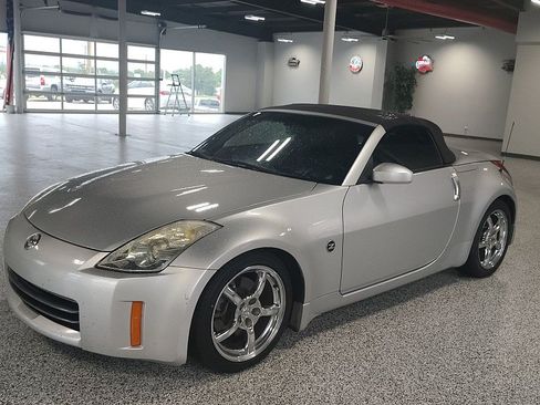 Used 2007 Nissan 350Z Touring RWD image 1