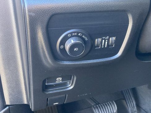 Used 2022 Jeep Grand Cherokee Trailhawk w/ Luxury Tech Group III image 19