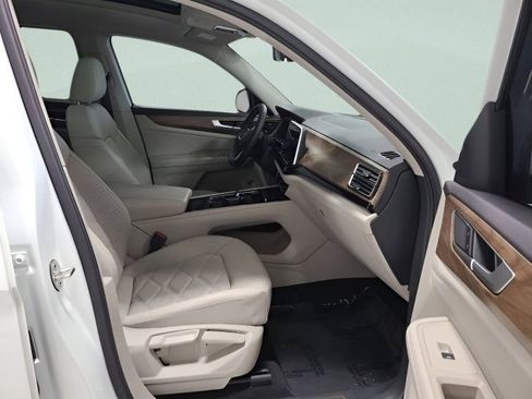 Used 2024 Volkswagen Atlas SE w/ Panoramic Sunroof Package AWD/4WD image 15