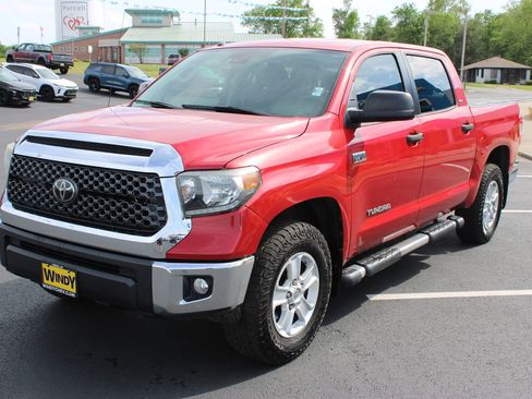 Used 2018 Toyota Tundra SR5 w/ SR5 Upgrade Package AWD/4WD image 4