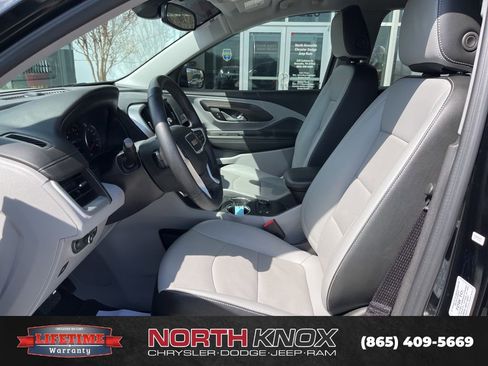 Used 2024 GMC Terrain SLT AWD/4WD image 4