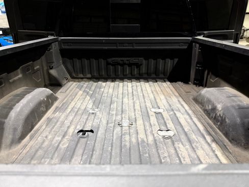 Used 2023 GMC Sierra 2500 AT4 w/ AT4 Preferred Package AWD/4WD image 19