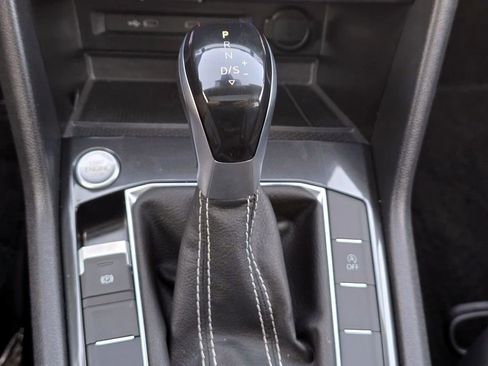 Used 2024 Volkswagen Tiguan SE image 16