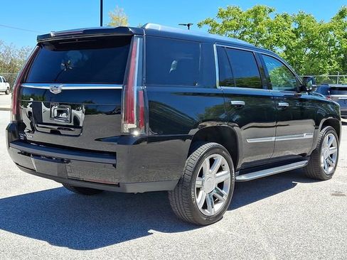 Used 2019 Cadillac Escalade Luxury AWD/4WD image 9