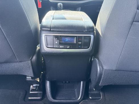 Used 2019 Toyota Highlander LE AWD/4WD image 22