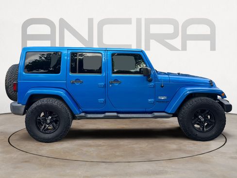 Used 2015 Jeep Wrangler Unlimited Sahara w/ Connectivity Group AWD/4WD image 11