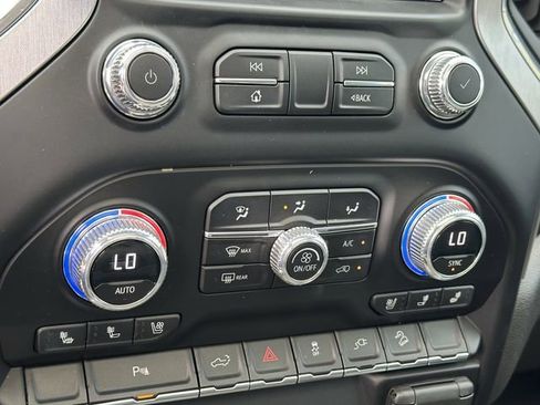 Used 2022 GMC Sierra 1500 SLT AWD/4WD image 21