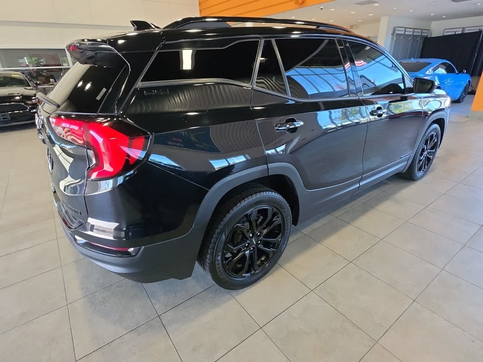 Used 2020 GMC Terrain SLE w/ Driver Convenience Package FWD image 9