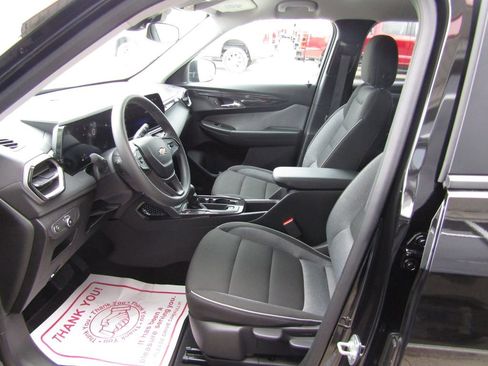 Used 2025 Chevrolet TrailBlazer LT AWD/4WD image 17