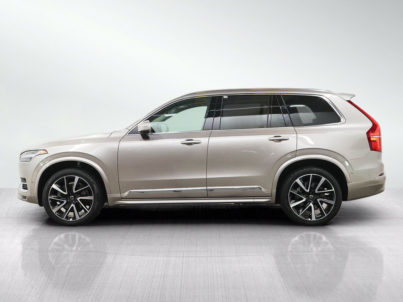 Used 2023 Volvo XC90 B6 Plus AWD/4WD image 2