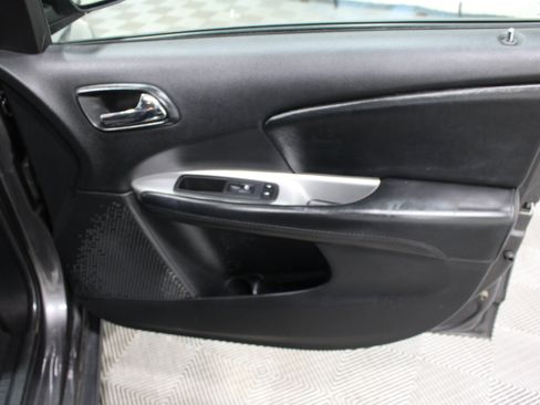 Used 2019 Dodge Journey SE w/ Blacktop Package FWD image 24