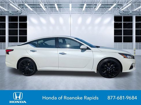 Used 2021 Nissan Altima 2.5 Platinum AWD/4WD image 2