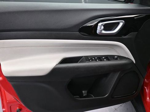 Used 2023 Jeep Compass Limited image 26