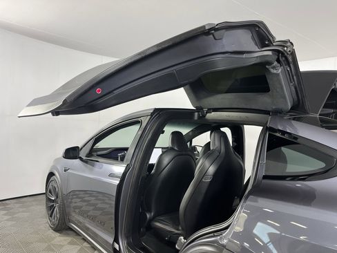 Used 2022 Tesla Model X image 29