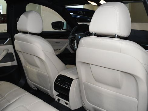 Used 2020 BMW 530i w/ Premium Package RWD image 16