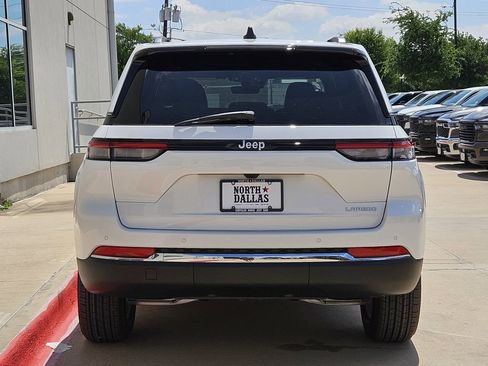 New 2026 Jeep Grand Cherokee Laredo RWD image 4