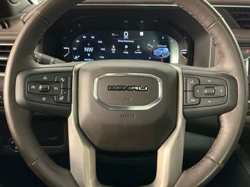 Used 2022 GMC Yukon Denali RWD image 11