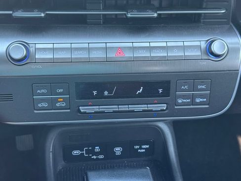 Used 2025 Hyundai Kona SEL FWD image 33