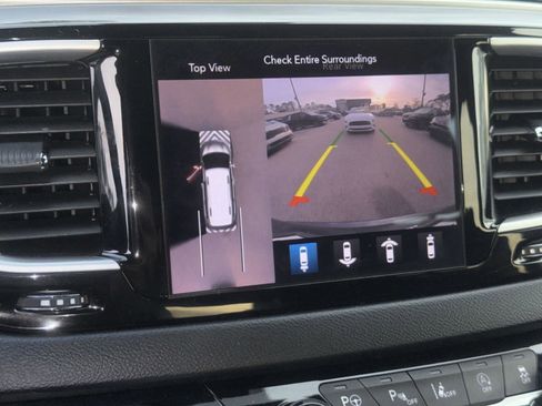 Used 2020 Chrysler Pacifica Touring-L image 17