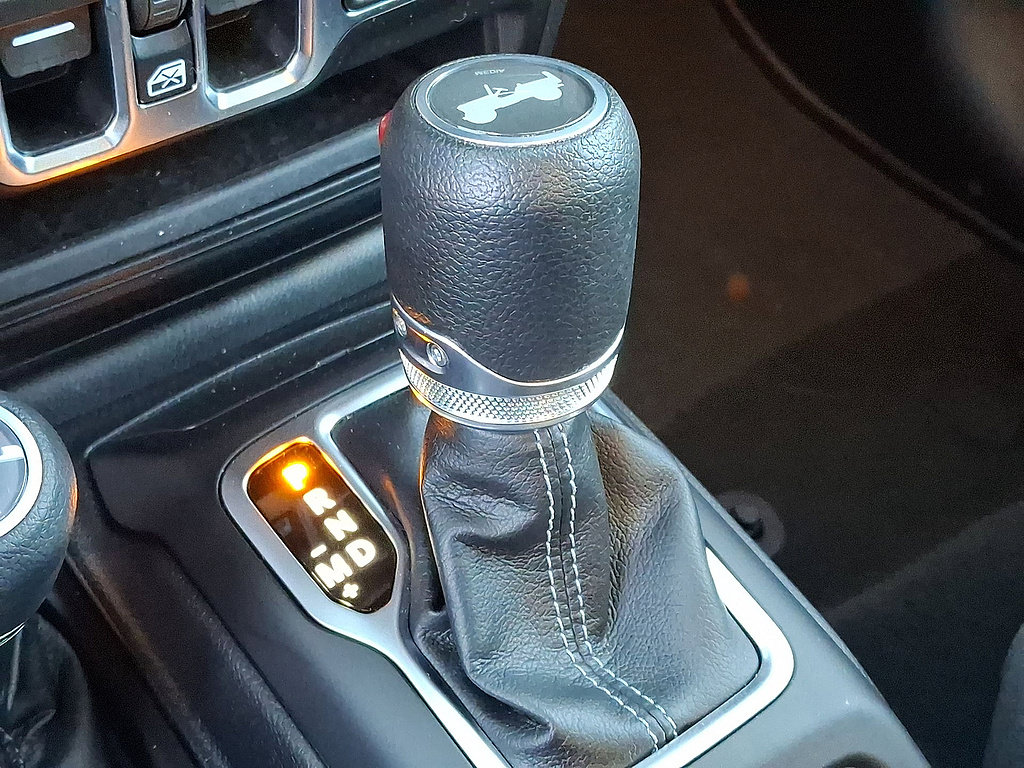 Used 2026 Jeep Wrangler Unlimited Sahara AWD/4WD image 18