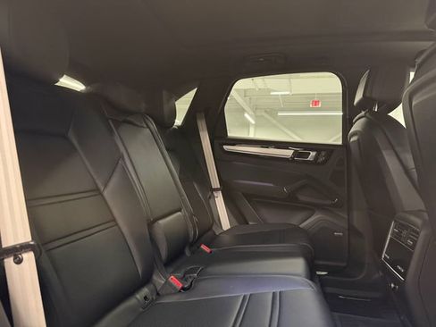 Used 2023 Porsche Cayenne Platinum Edition AWD/4WD image 30