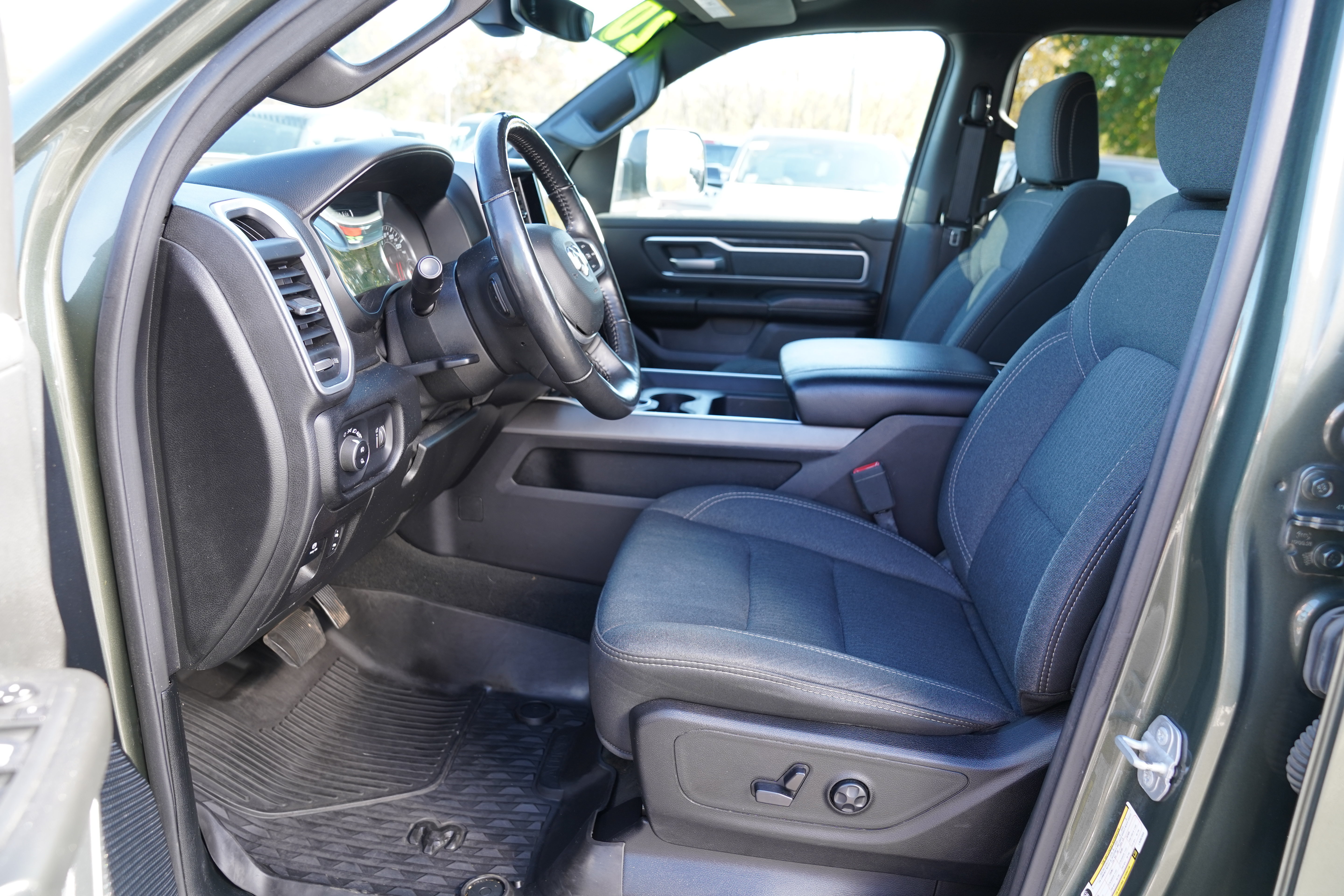 Used 2020 RAM 1500 Big Horn AWD/4WD image 4