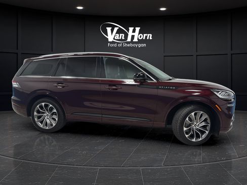 Used 2022 Lincoln Aviator Grand Touring AWD/4WD image 2