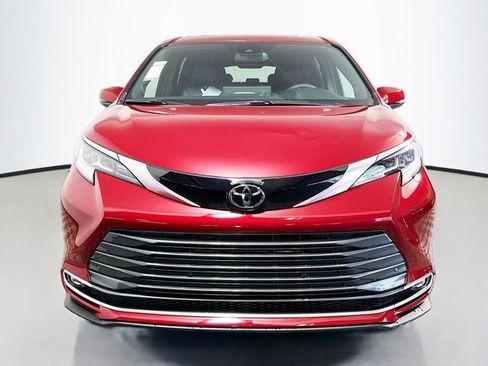 New 2026 Toyota Sienna Limited FWD image 8