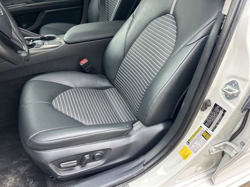 Used 2024 Toyota Camry SE FWD image 9