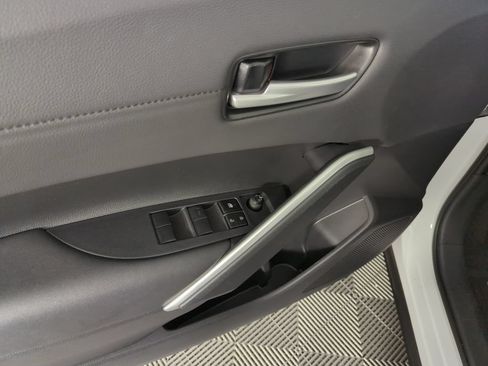 Used 2023 Toyota Corolla Cross XLE FWD image 19