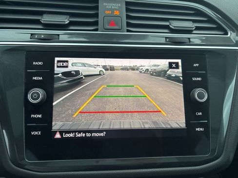 Certified 2023 Volkswagen Tiguan SE R-Line image 3