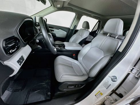 Used 2025 Honda Pilot Touring image 12