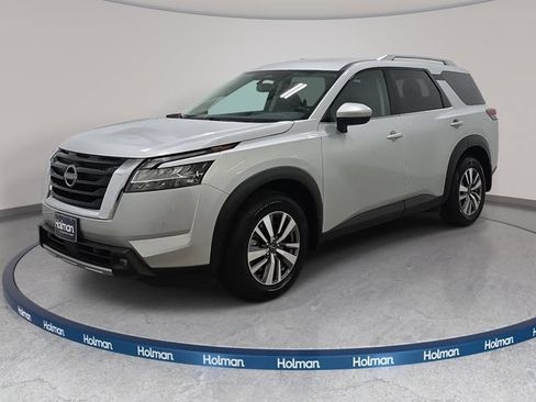 Used 2022 Nissan Pathfinder SL w/ Lighting Package (N92) AWD/4WD image 1