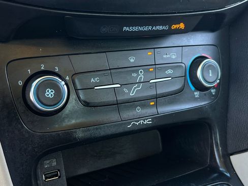 Used 2018 Ford Focus SE image 26