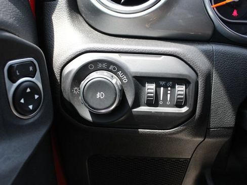 Used 2018 Jeep Wrangler Unlimited Sahara w/ Cold Weather Group AWD/4WD image 7