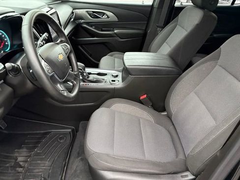 Used 2023 Chevrolet Traverse LT image 9
