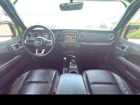Used 2019 Jeep Wrangler Unlimited Sahara AWD/4WD image 16