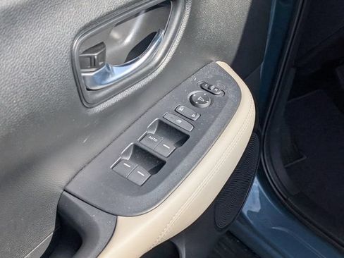 Used 2025 Honda HR-V LX image 16
