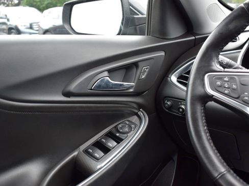 Used 2018 Chevrolet Malibu LT w/ Leather Package FWD image 16